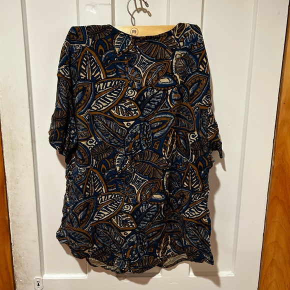 Cute Maggie Lawrence button up short sleeve shirt. Marked size large. - Picture 3 of 6